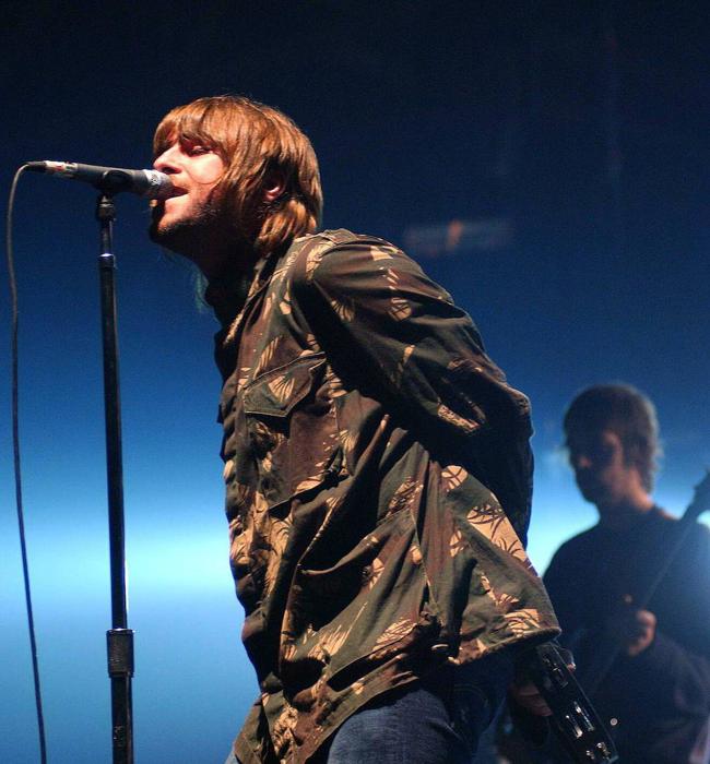 Liam Gallagher, durante el concierto de Oasis en noviembre de 2002 en Salamanca.