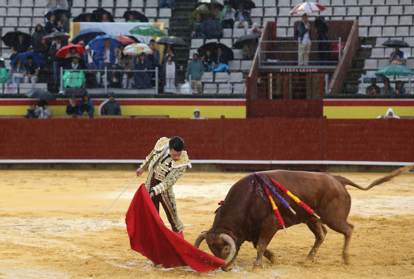 La lluvia no impide a Morante reconciliarse con Palencia