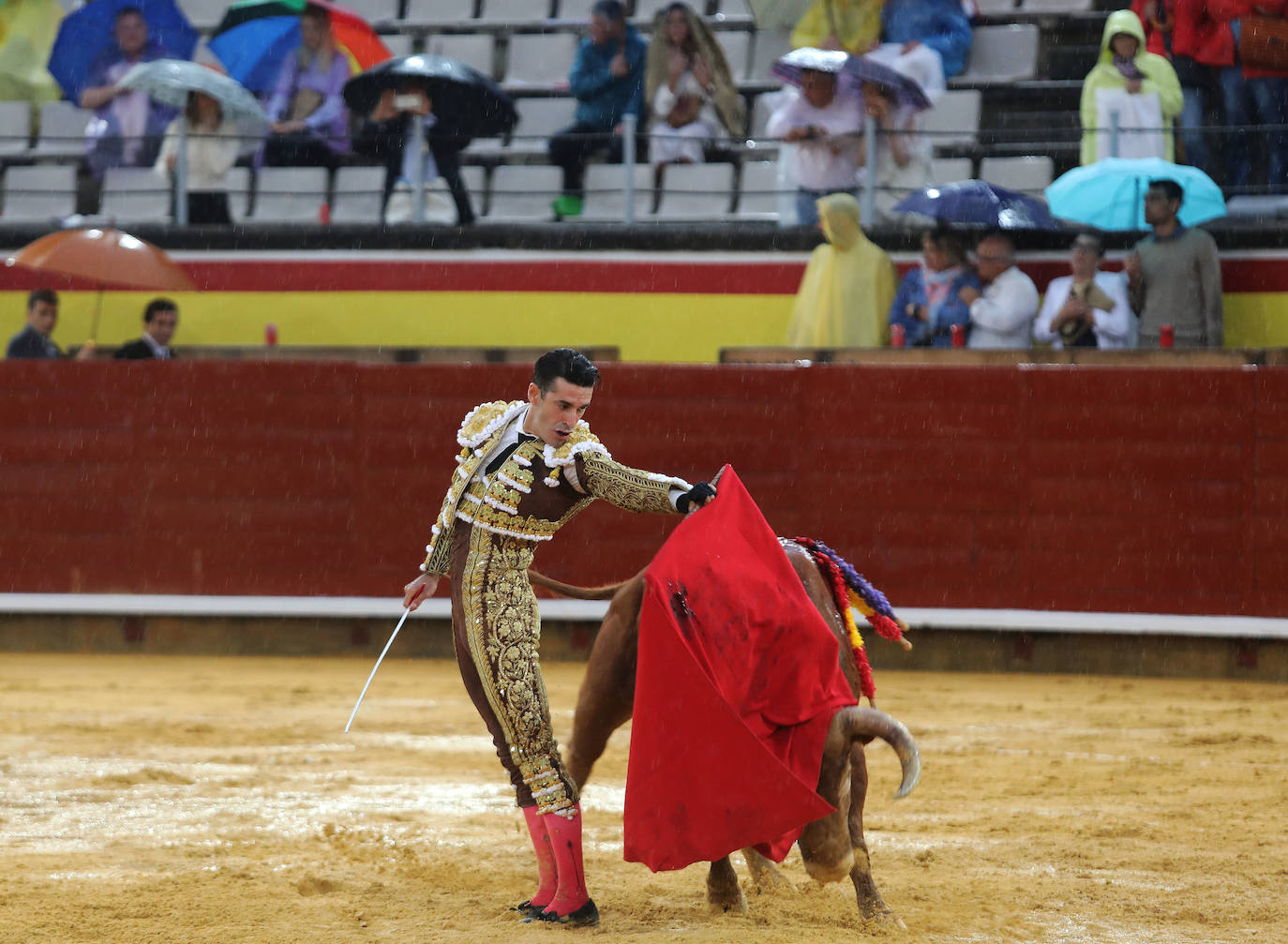 La lluvia no impide a Morante reconciliarse con Palencia