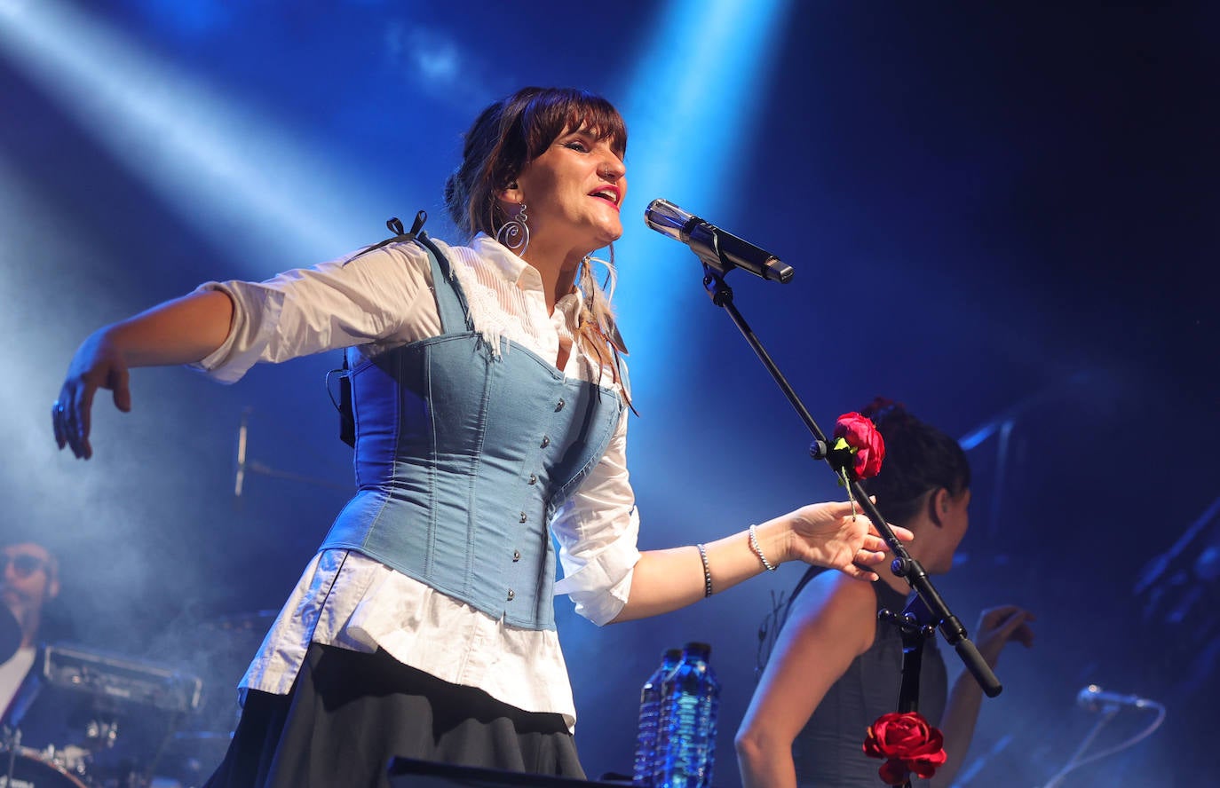 Rozalén llena el parque del Salón con su música