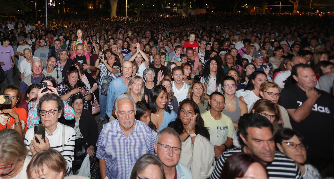 Rozalén llena el parque del Salón con su música