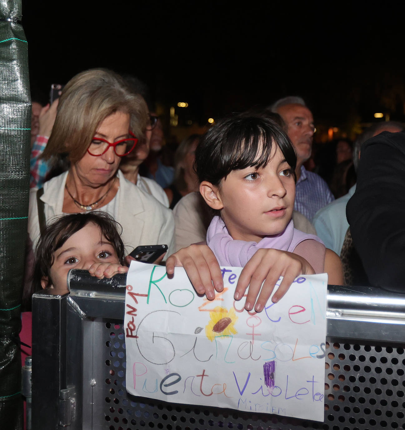 Rozalén llena el parque del Salón con su música