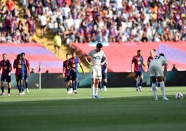 Kike y Marcos André agachan sus cabezas tras un gol del rival.