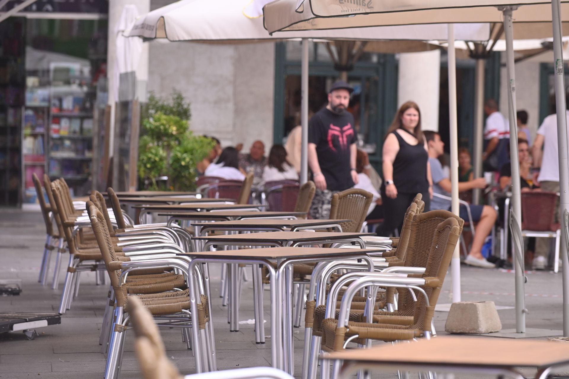 Terraza vacía en la Plaza Mayor de Valladolid estos días.