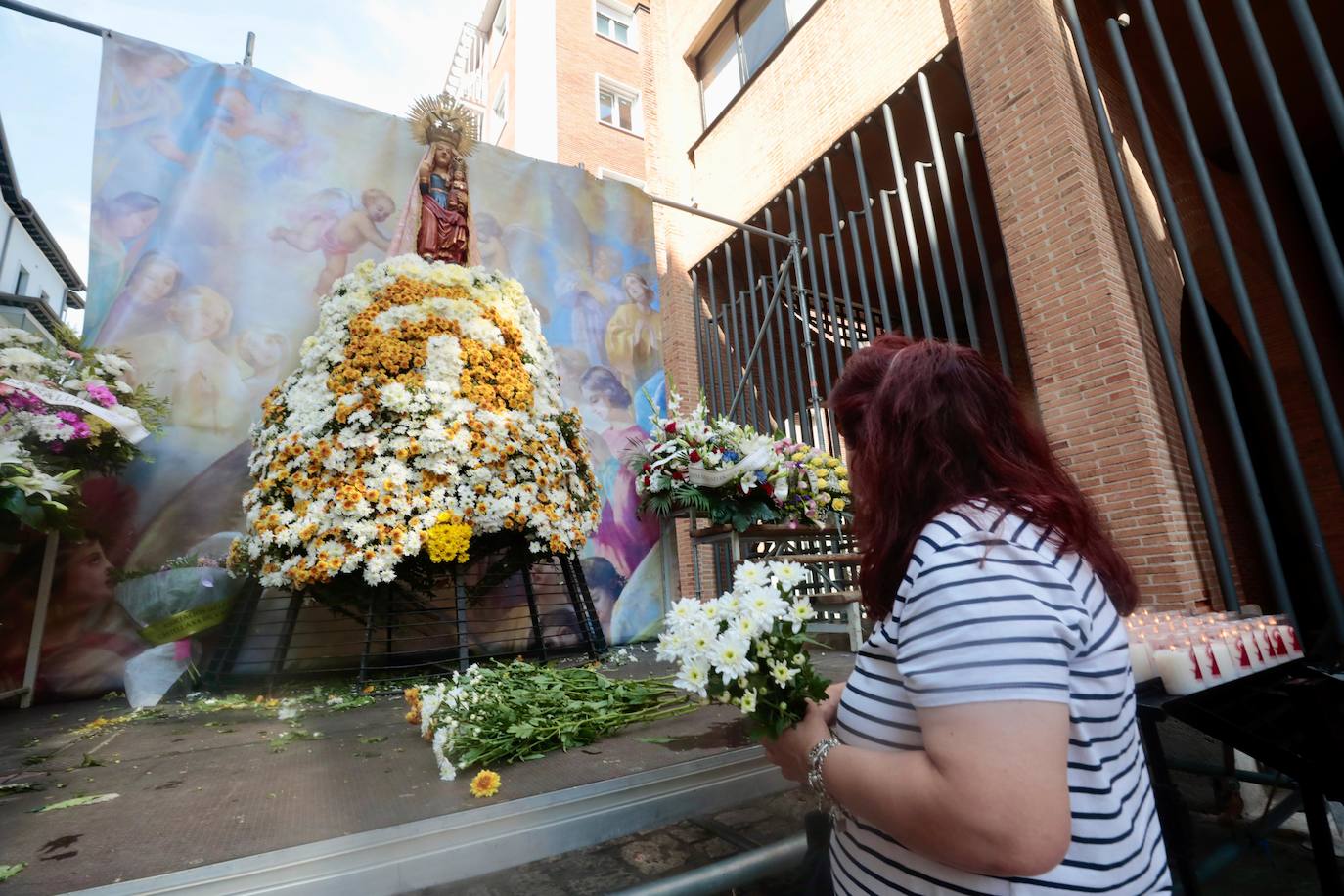 La ofrenda floral a la patrona de ciudad, en imágenes