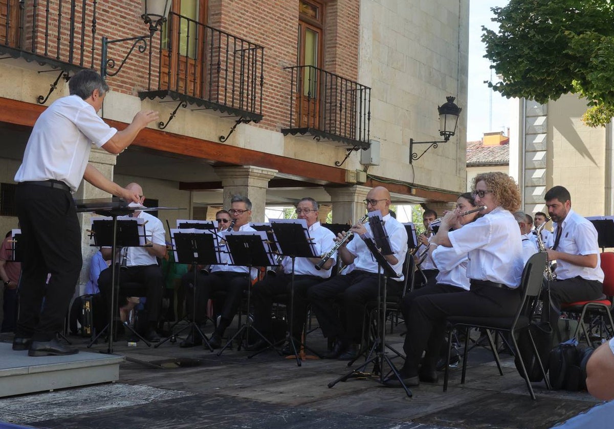 Concierto extraordinario de la Banda de Música en la plaza de San Francisco