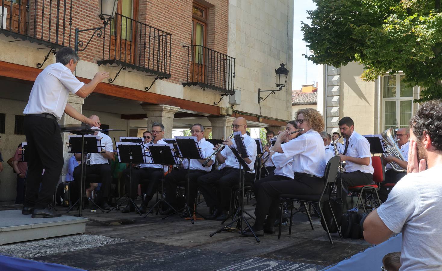 Concierto extraordinario de la Banda de Música en la plaza de San Francisco