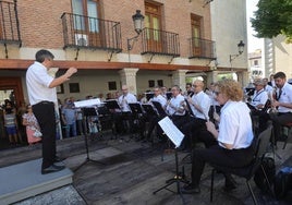 Concierto extraordinario de la Banda de Música en la plaza de San Francisco