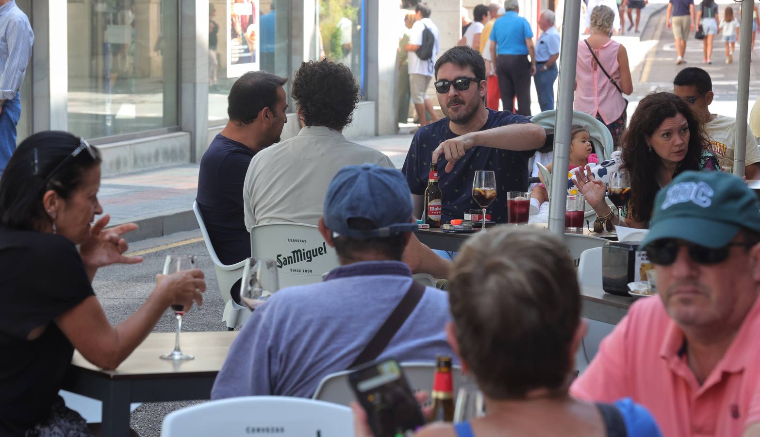 Los palentinos disfrutan de la hostelería en San Antolín