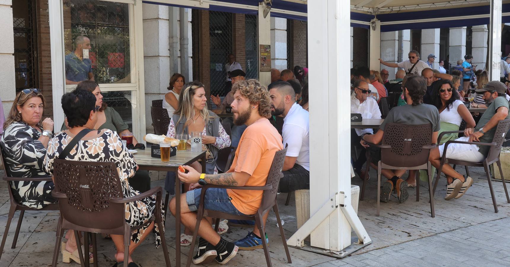 Los palentinos disfrutan de la hostelería en San Antolín