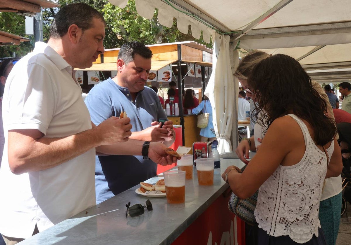 Los palentinos disfrutan de la hostelería en San Antolín