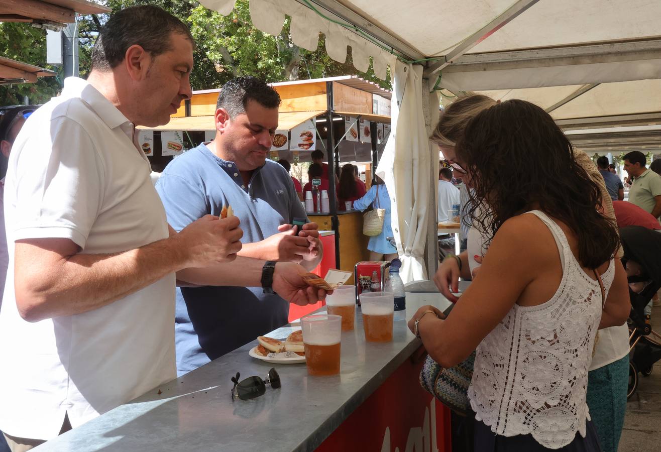 Los palentinos disfrutan de la hostelería en San Antolín