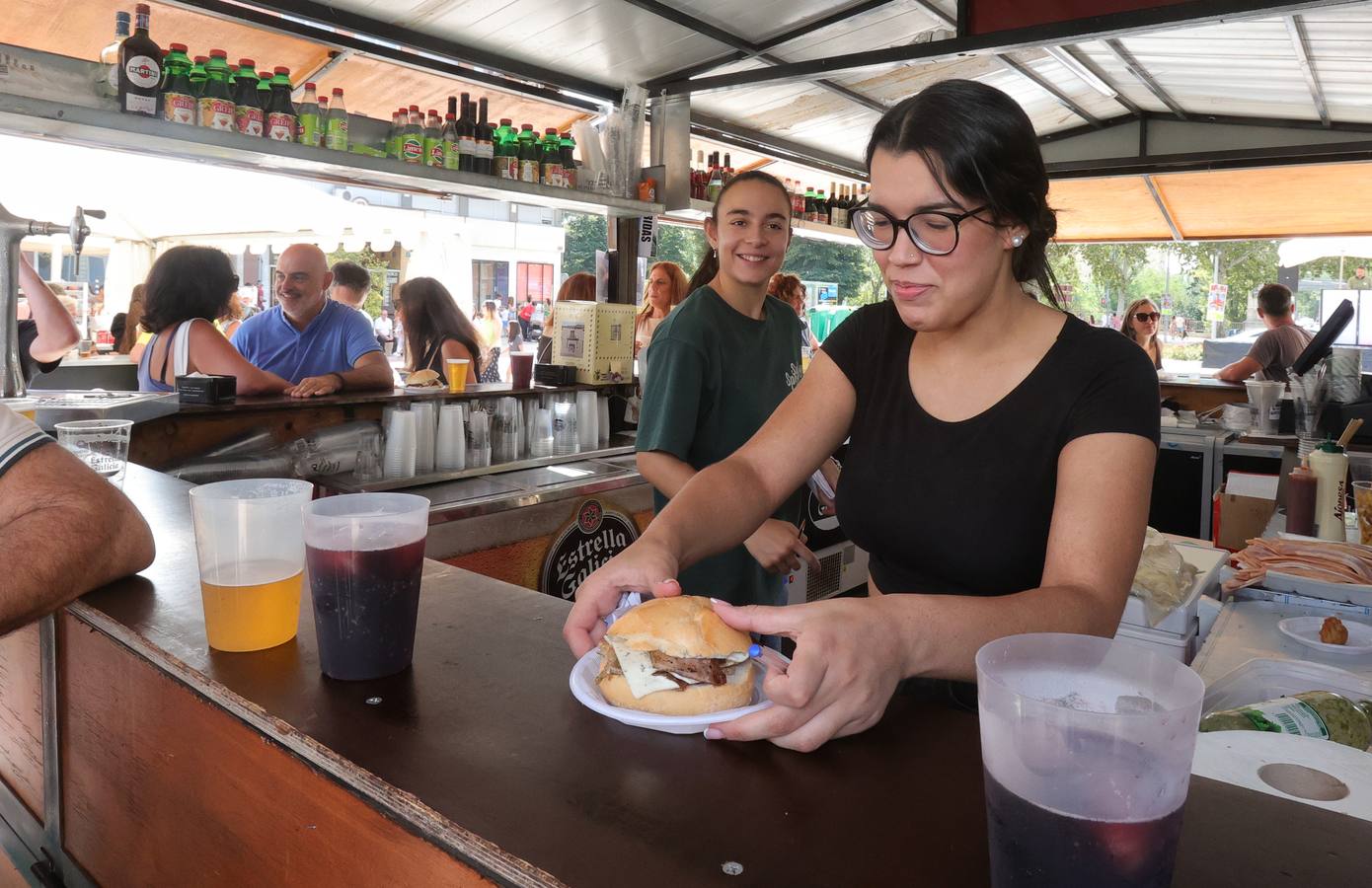 Los palentinos disfrutan de la hostelería en San Antolín