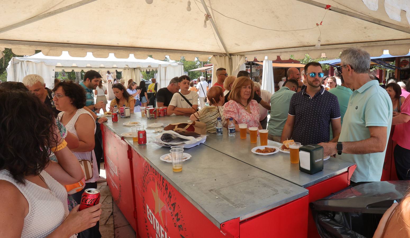 Los palentinos disfrutan de la hostelería en San Antolín