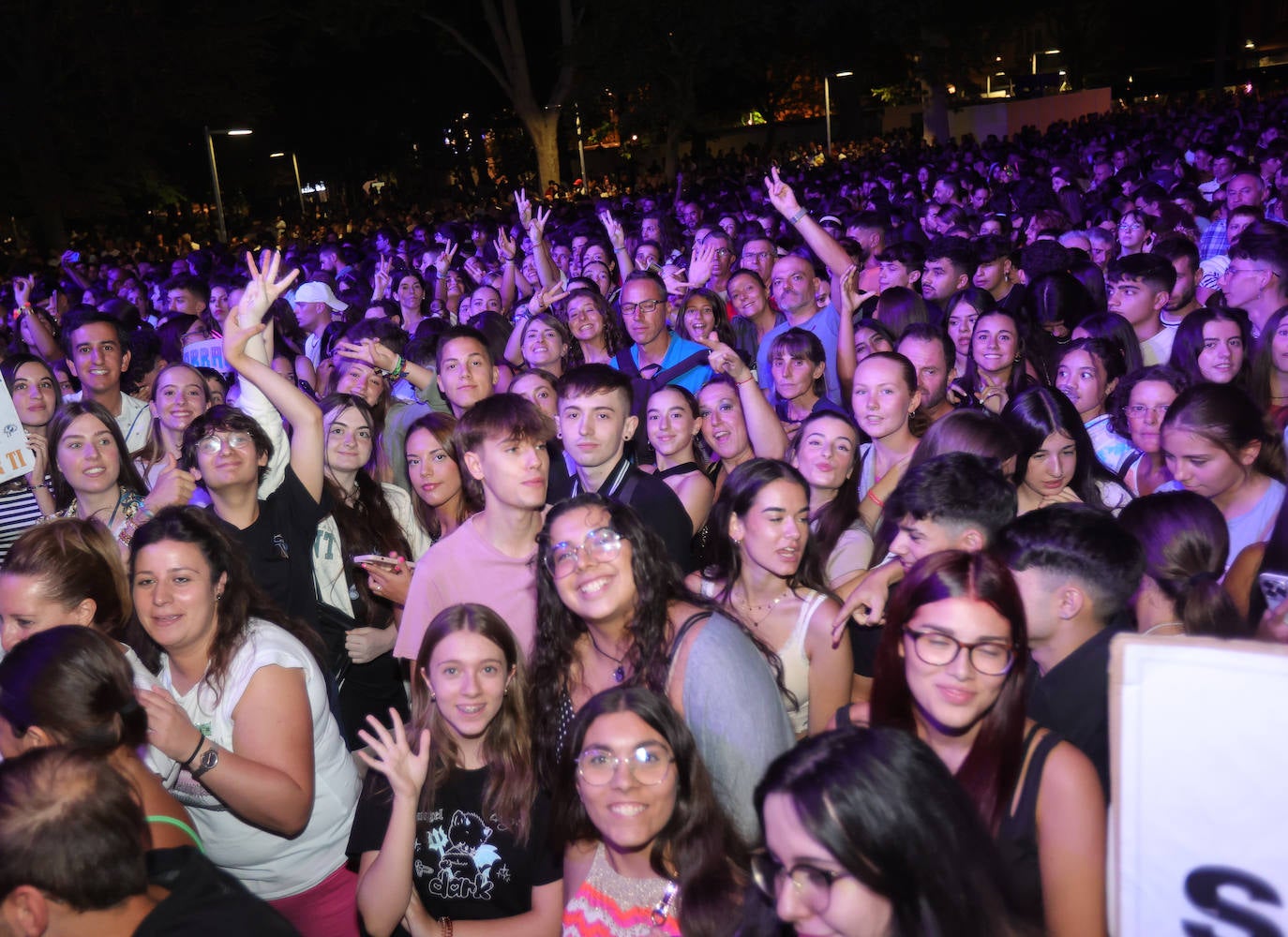 Abraham Mateo desata la locura en Palencia