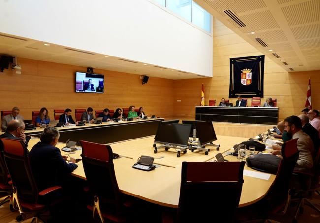 Reunión de la Comisión de Economía y Hacienda de las Cortes este lunes.