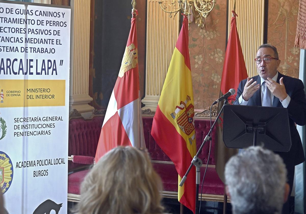 Presentación del curso de unidades caninas en Burgos.