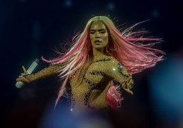 La cantante Karol G, durante una actuación en el Santiago Bernabéu el pasado mes de julio.