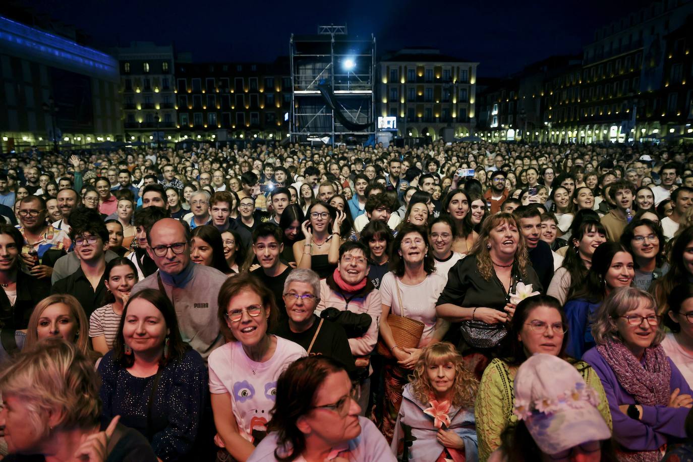 Las imágenes del concierto de Dulzaro, telonero de Mika