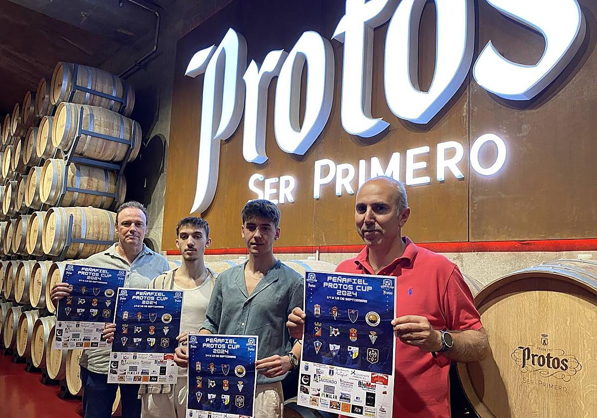 Carlos Villar, director general de Protos (izquierda), en la presentación del torneo.