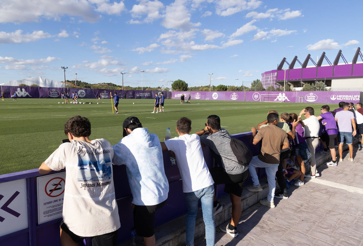 Las imágenes del entrenamiento del Real Valladolid a puerta abierta