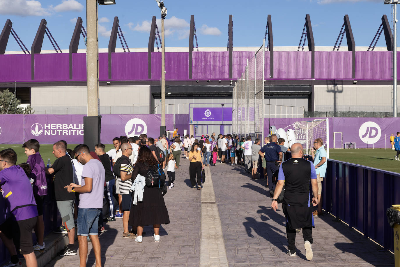 Las imágenes del entrenamiento del Real Valladolid a puerta abierta