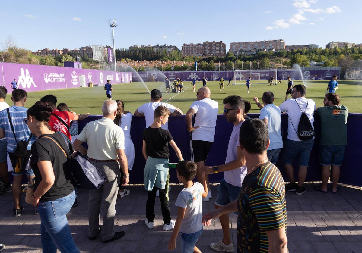 Las imágenes del entrenamiento del Real Valladolid a puerta abierta