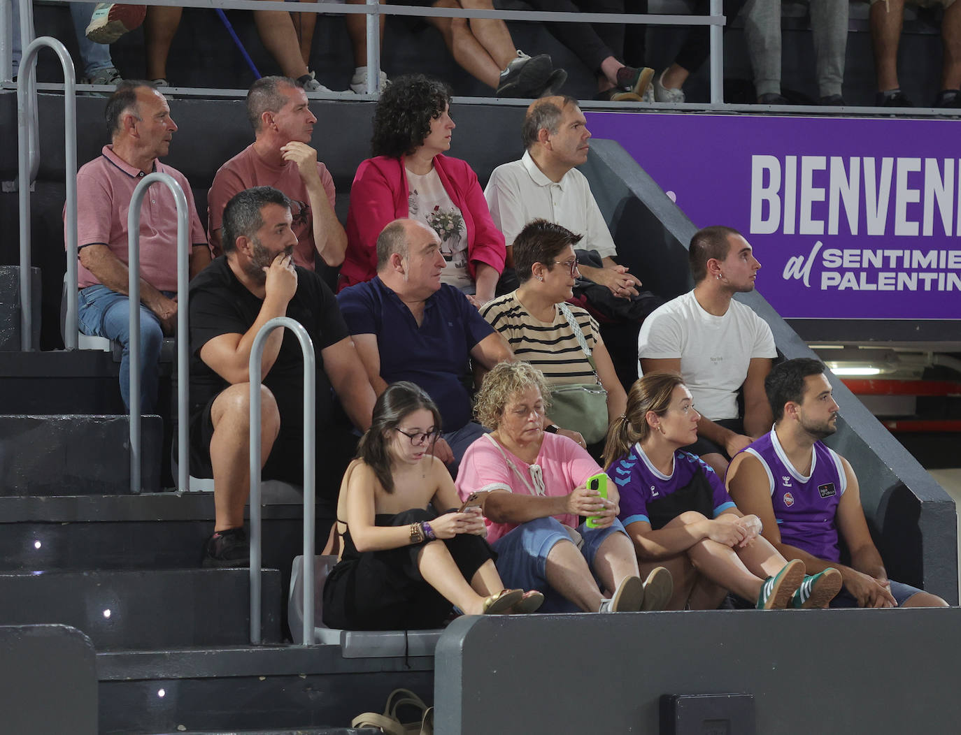 Búscate en las gradas del Pabellón en el Palencia Baloncesto-Petro de Luanda