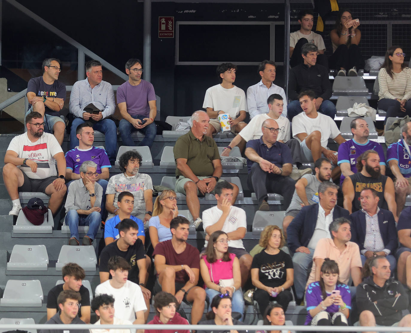 Búscate en las gradas del Pabellón en el Palencia Baloncesto-Petro de Luanda