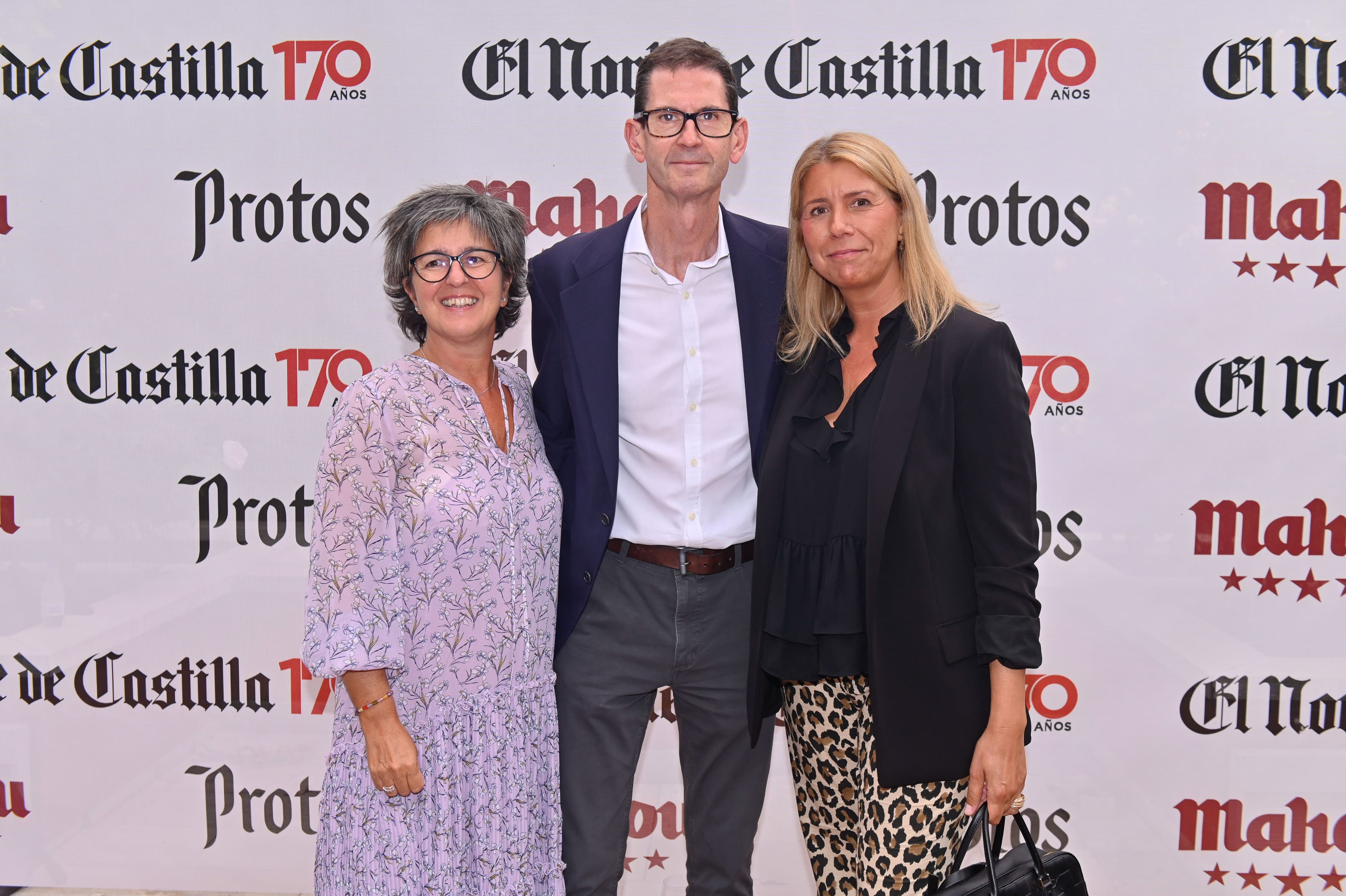 Charo López (El Norte), Goyo Ezama (director general de El Norte de Castilla) y Vanessa García (directora de APD).