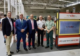 Jacinto Canales (centro) Luis Hidalgo (izquierda) en el stand de Incibe de la Feria de Muestras de Valladolid.