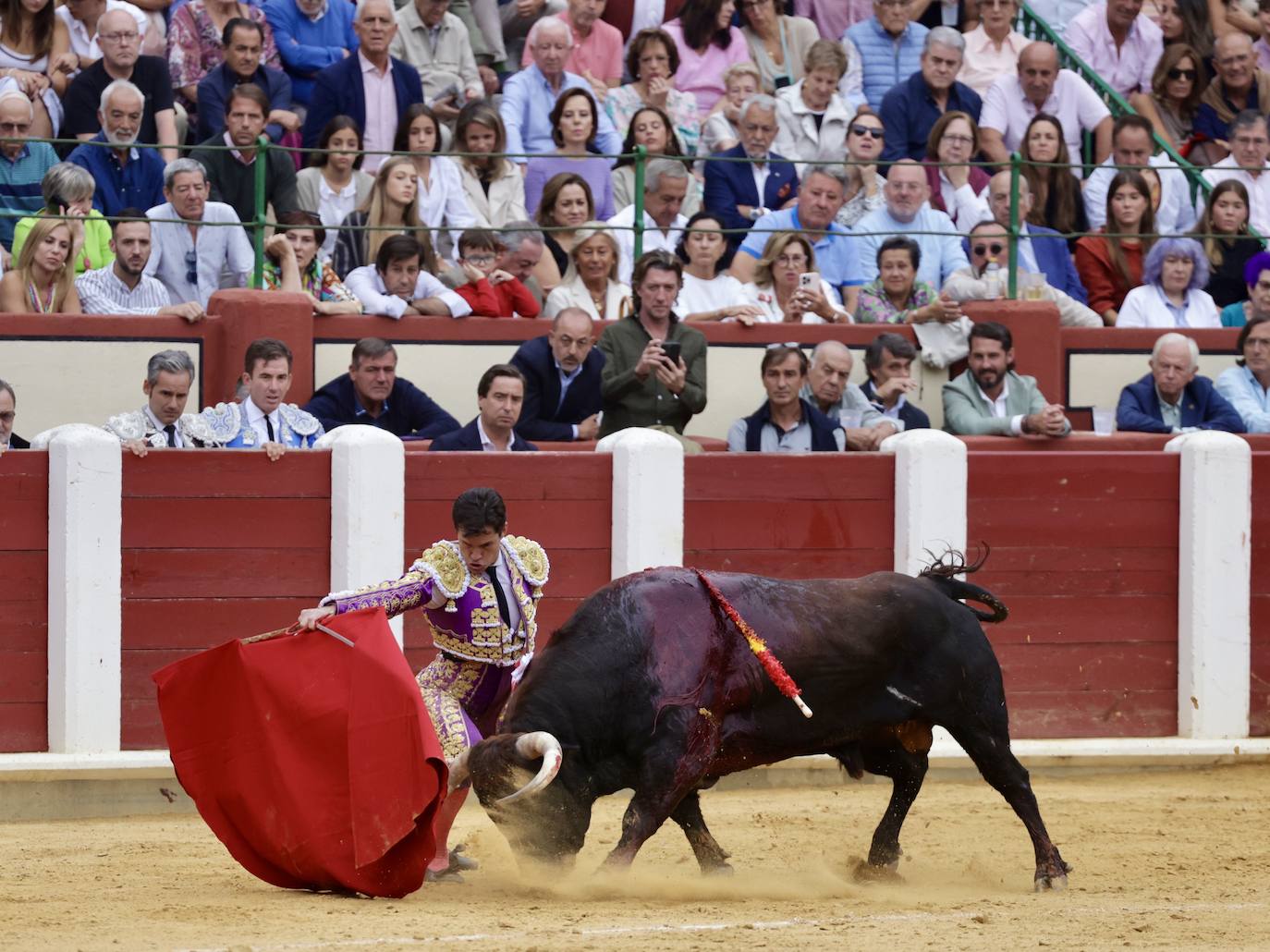 Daniel Luque sale a hombros del coso del Paseo de Zorrilla