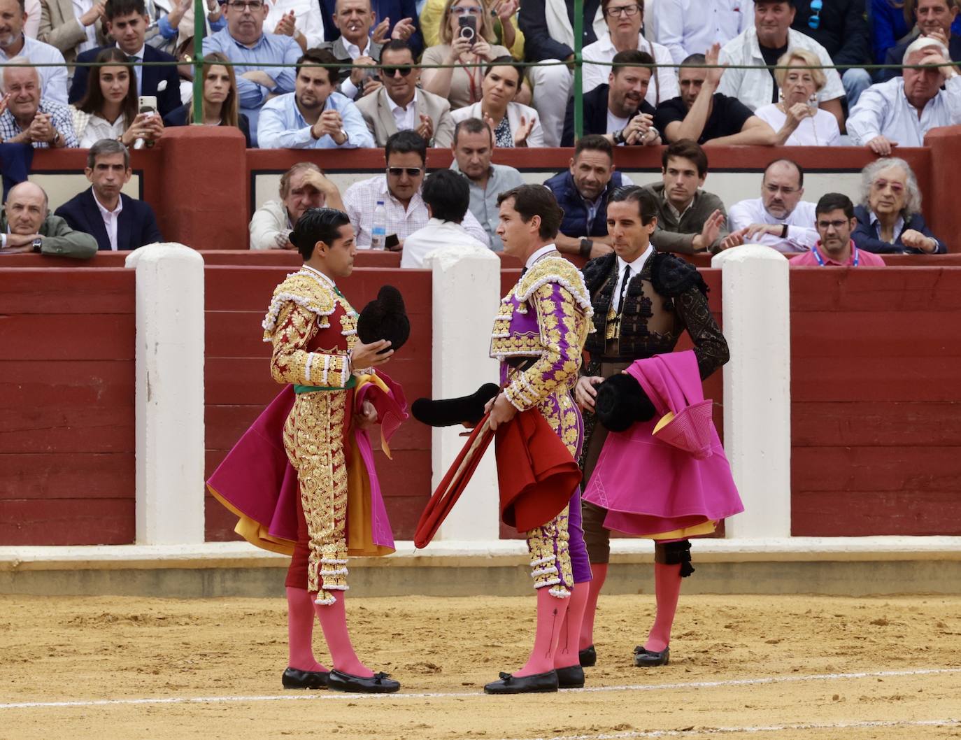 Daniel Luque sale a hombros del coso del Paseo de Zorrilla