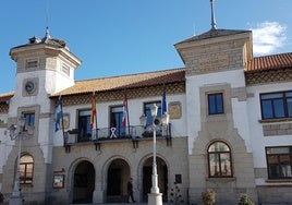 Fachada del Ayuntamiento de El Espinar.