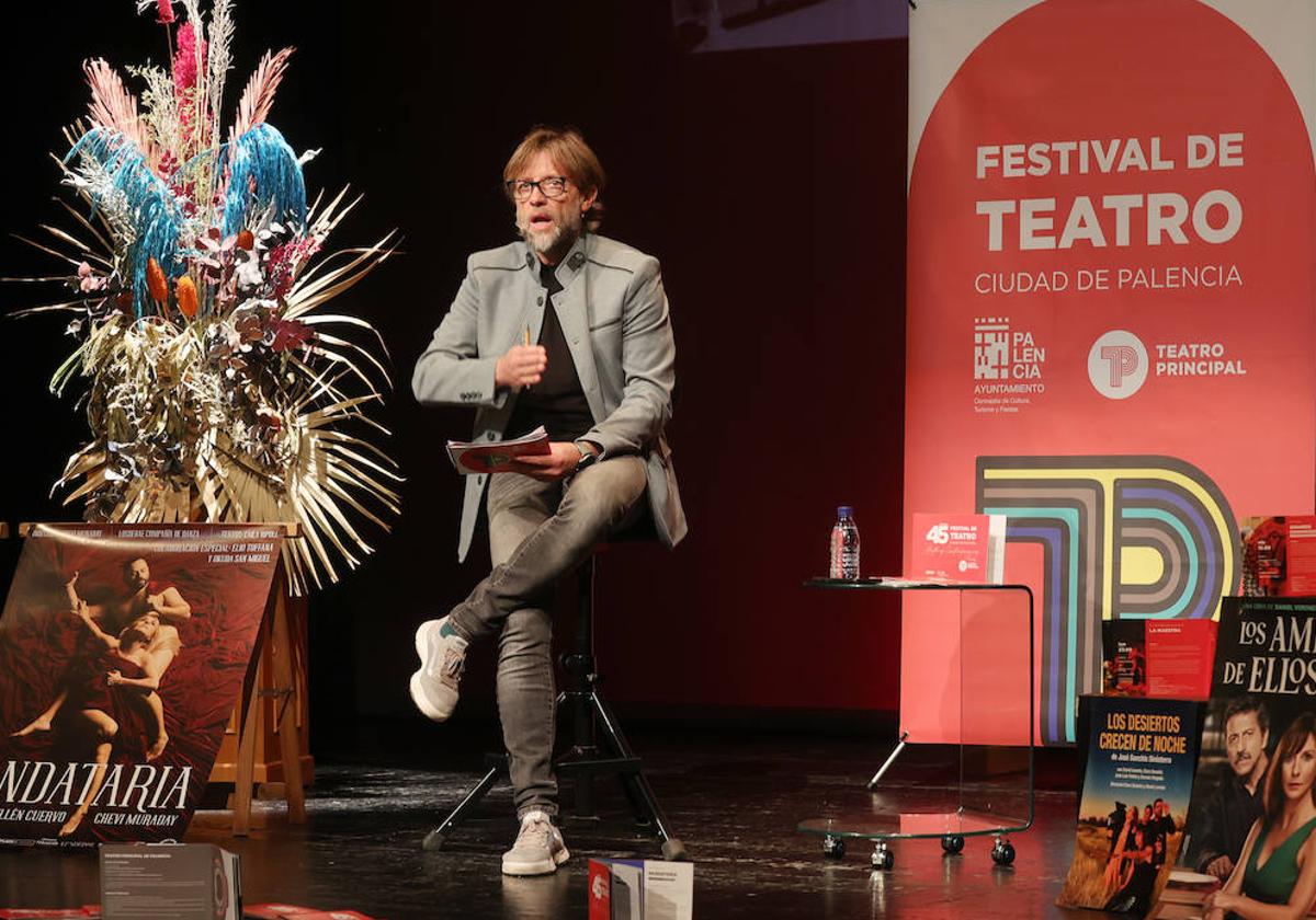 El concejal de Cultura, Fran Fernández, presenta del Festival de Teatro 'Ciudad de Palencia', este viernes.