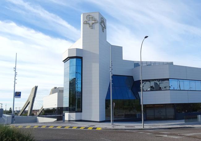 Exterior de la clínica Lo Más de la calle Felipe Ruiz Martín.