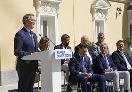 Alberto Núñez Feijóo da una rueda de prensa tras reunir ayer a los presidentes autonómicos de su partido en Madrid.