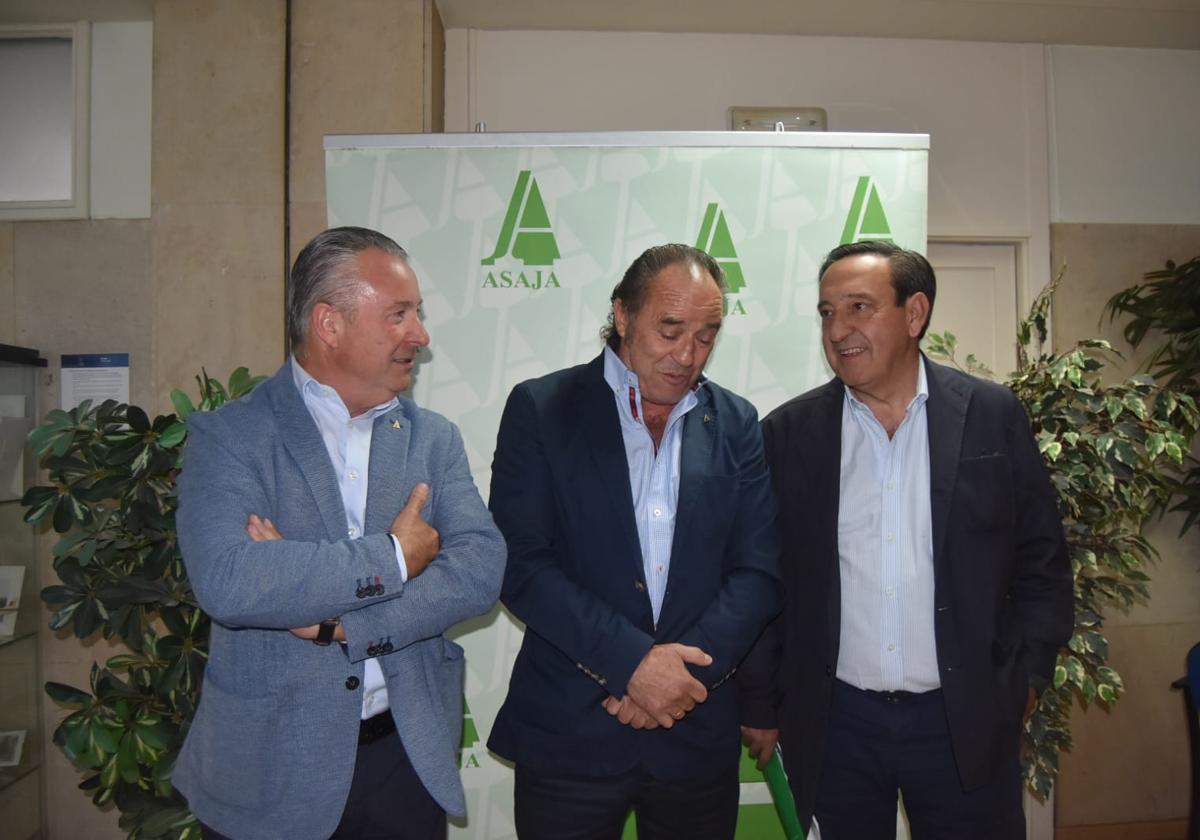 Donaciano Dujo, Juan Ramón Alonso y Pedro Barato durante la celebración de la Asamblea General Ordinaria de Asaja Valladolid.