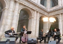 Miembros de Concertango durante la actuación en el Museo Patio Herreriano.