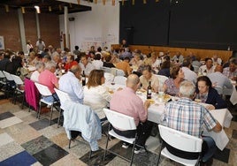 Brindis realizado, durante la comida de confraternización, por un grupo de amigos y socios de la asociación San Pelayo.