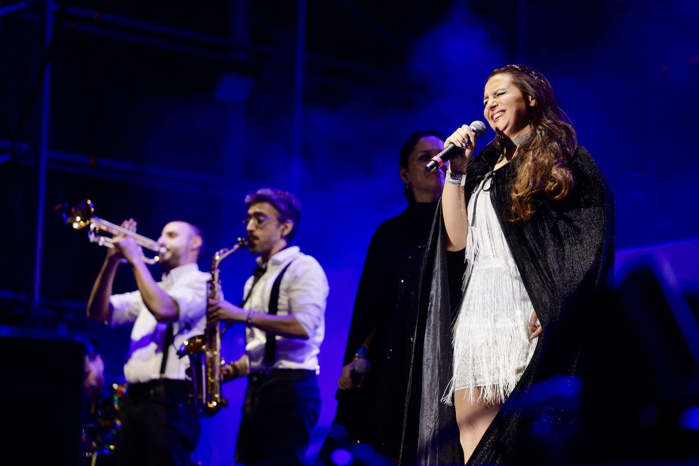 Imágenes del soul y blues de Linda Burneti en su concierto de fiestas