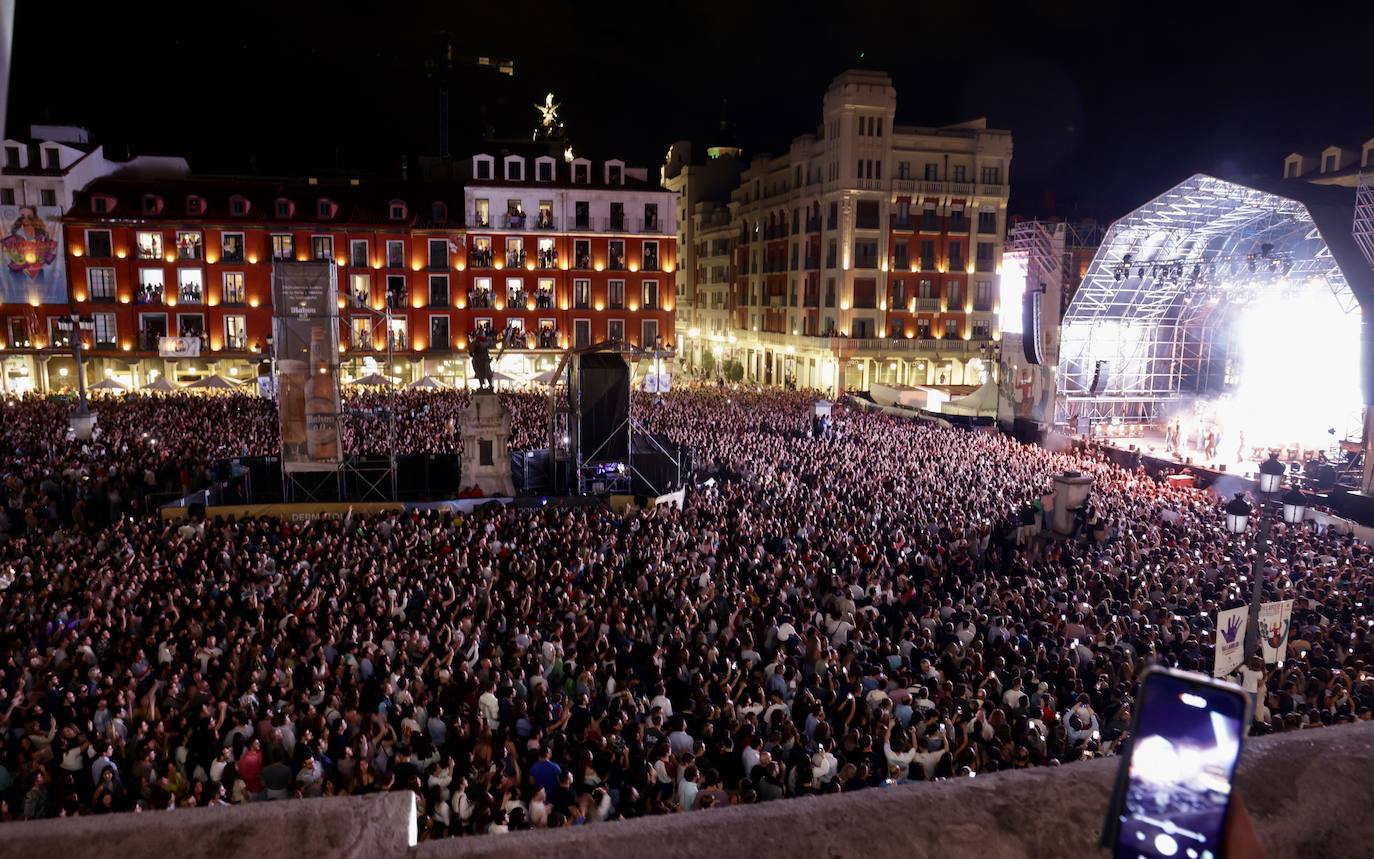 Las fotos del llenazo de Ana Mena en la Plaza Mayor pucelana