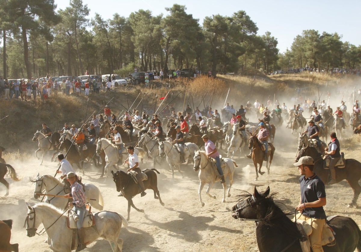 Concentración de caballistas en el encierro campestre.