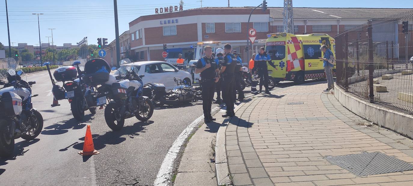 Agentes de la Policía Local en el lugar del accidente.