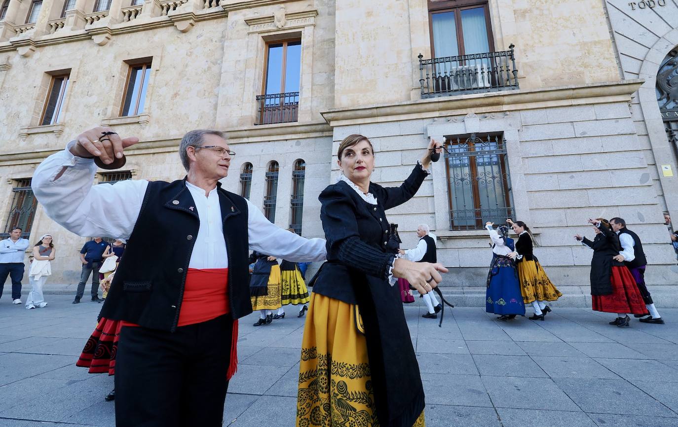 El centro de Valladolid se llena de música y folklore