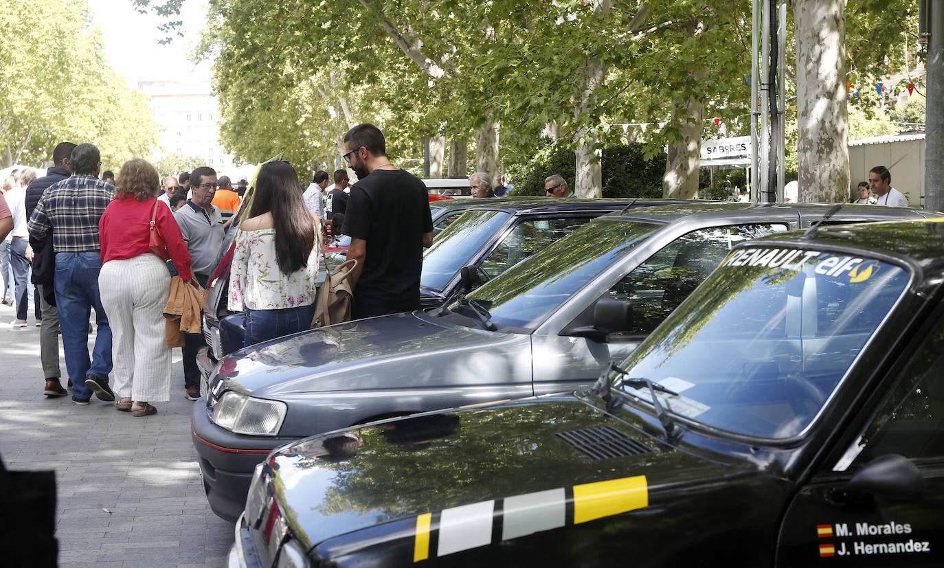 Los coches clásicos inundan la Acera de Recoletos de Valladolid