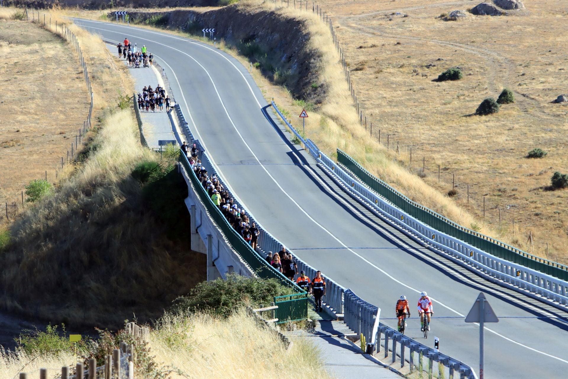 Fotografías de la marcha vecinal en Palazuelos de Eresma