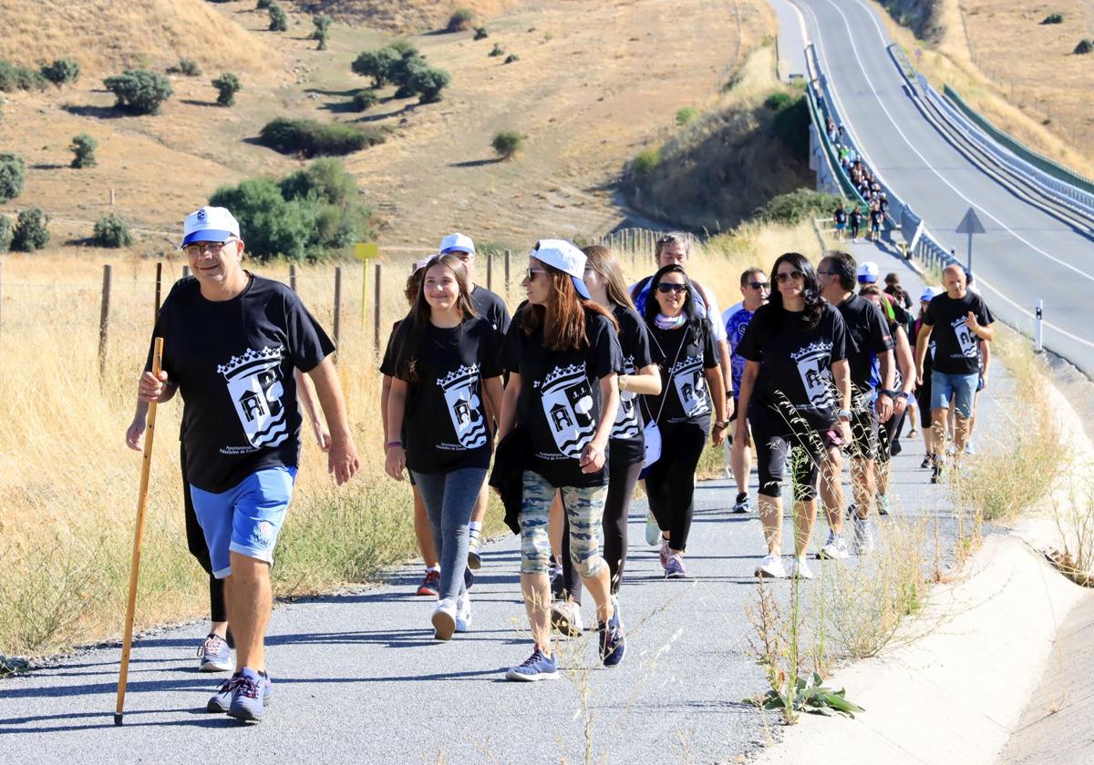 Participantes en la marcha vecinal de Palazuelos de Eresma.