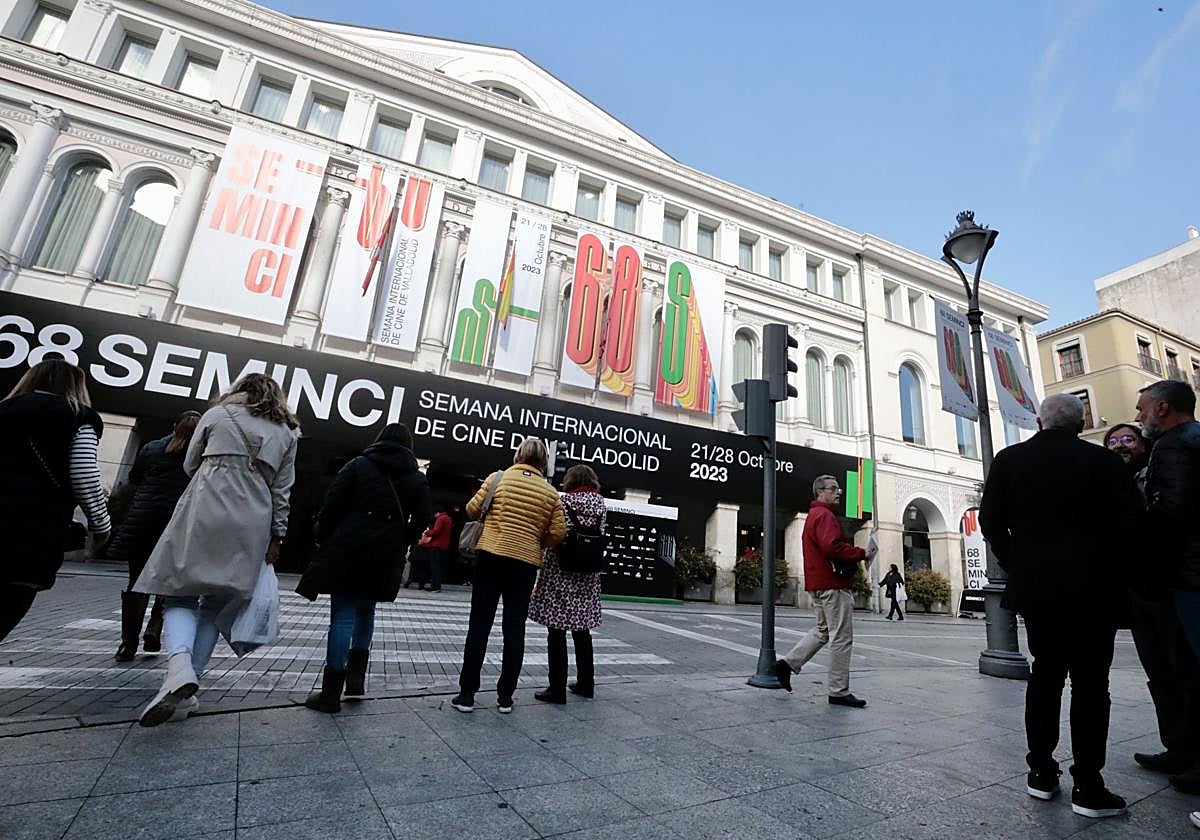 Fachada del Teatro Calderón en la pasada edición de la Seminci.