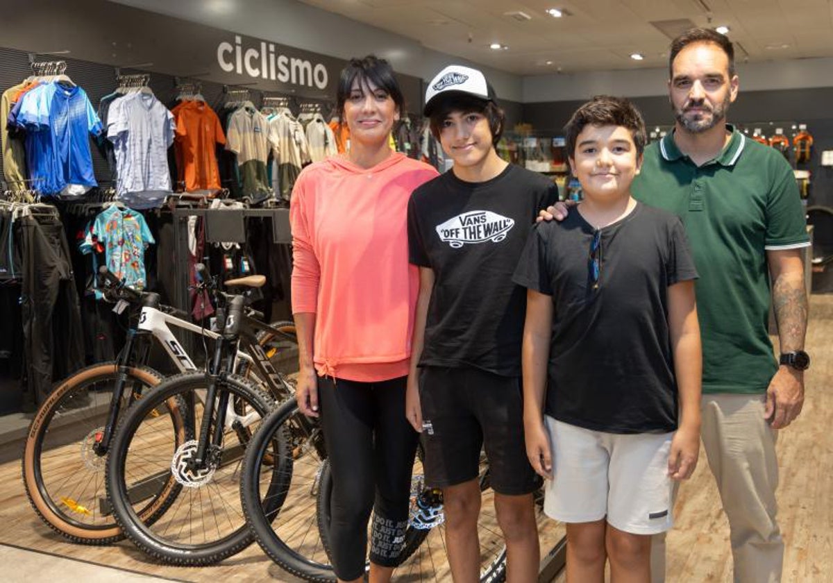 La familia Mármol Prieto: Pilar, Raúl, Daniel e Isra.